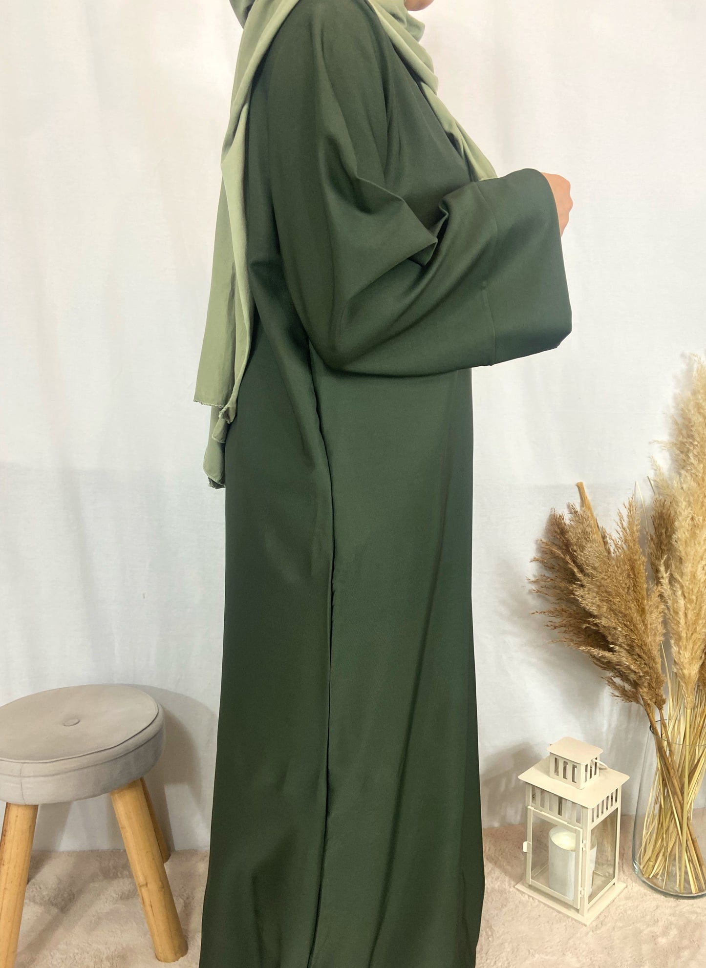 Abaya Qamar Kaki