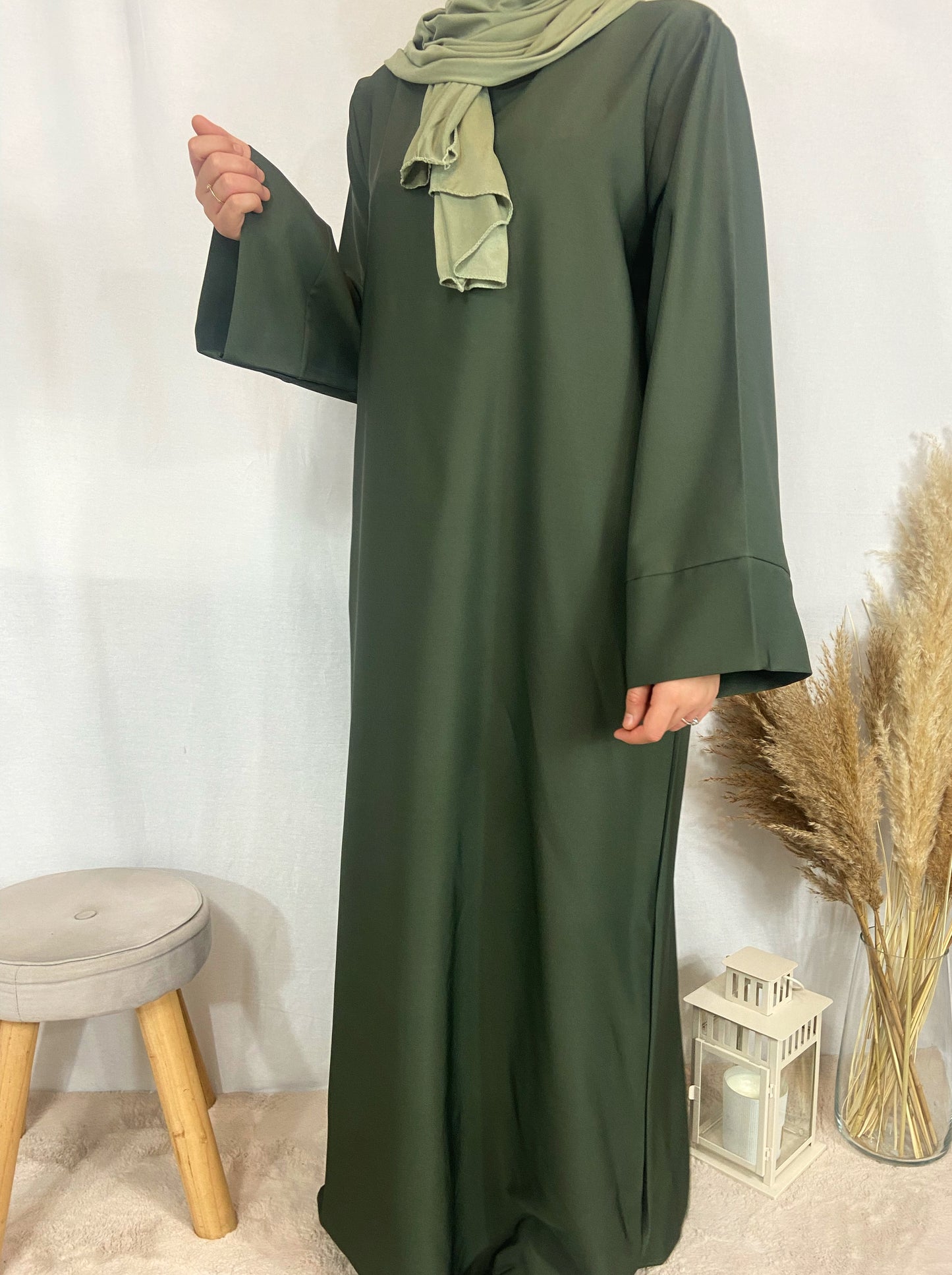 Abaya Qamar Kaki